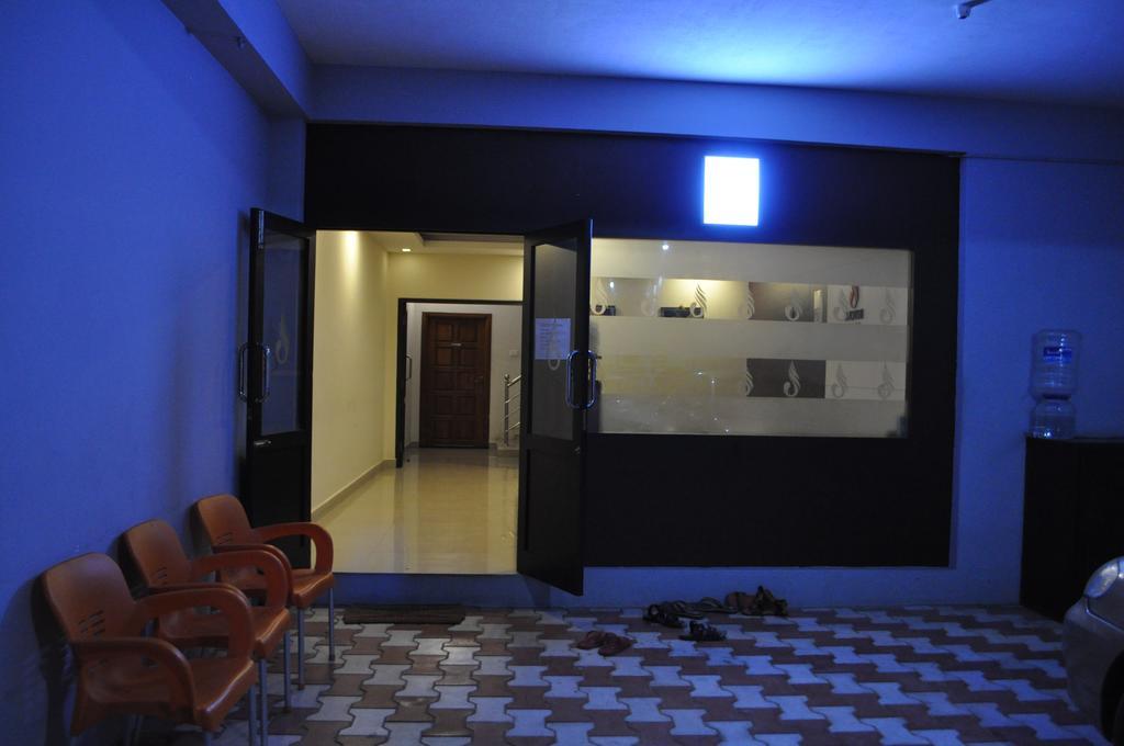 Jyothi Suites Tiruchirappalli Exteriör bild