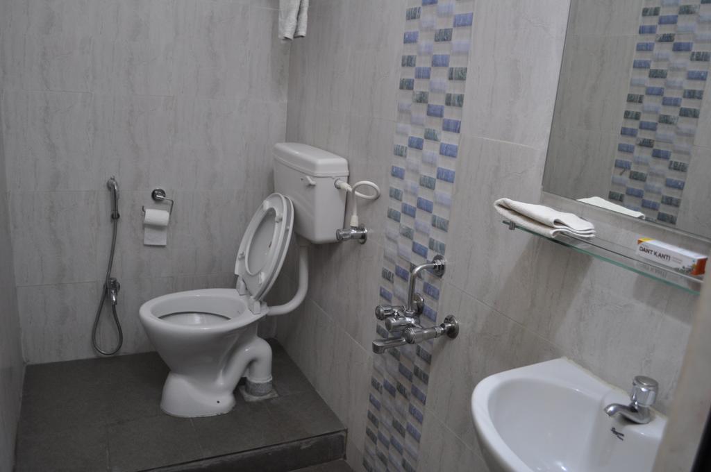 Jyothi Suites Tiruchirappalli Exteriör bild