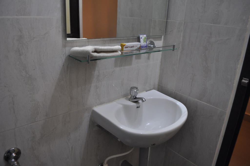 Jyothi Suites Tiruchirappalli Exteriör bild